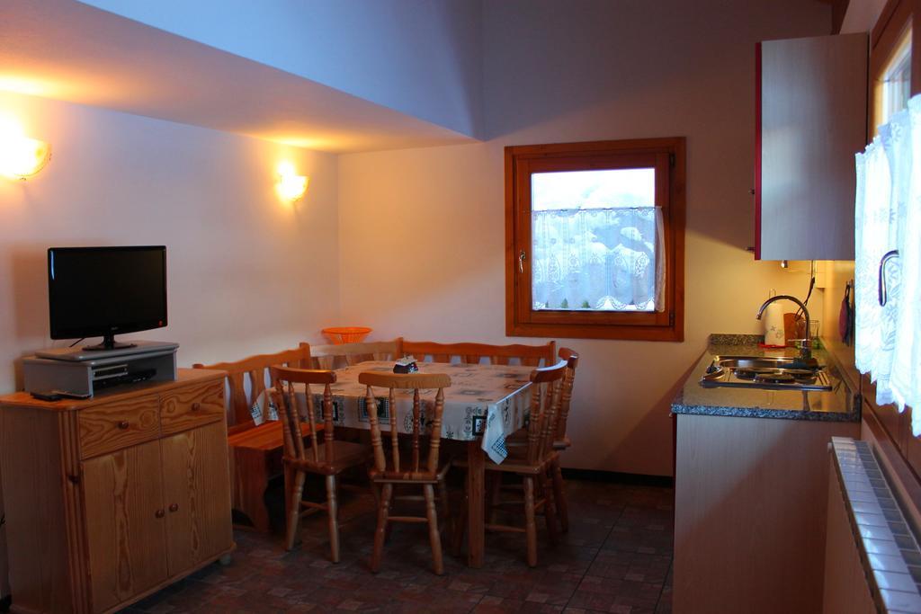 Chalet Presanella Temù Cameră foto